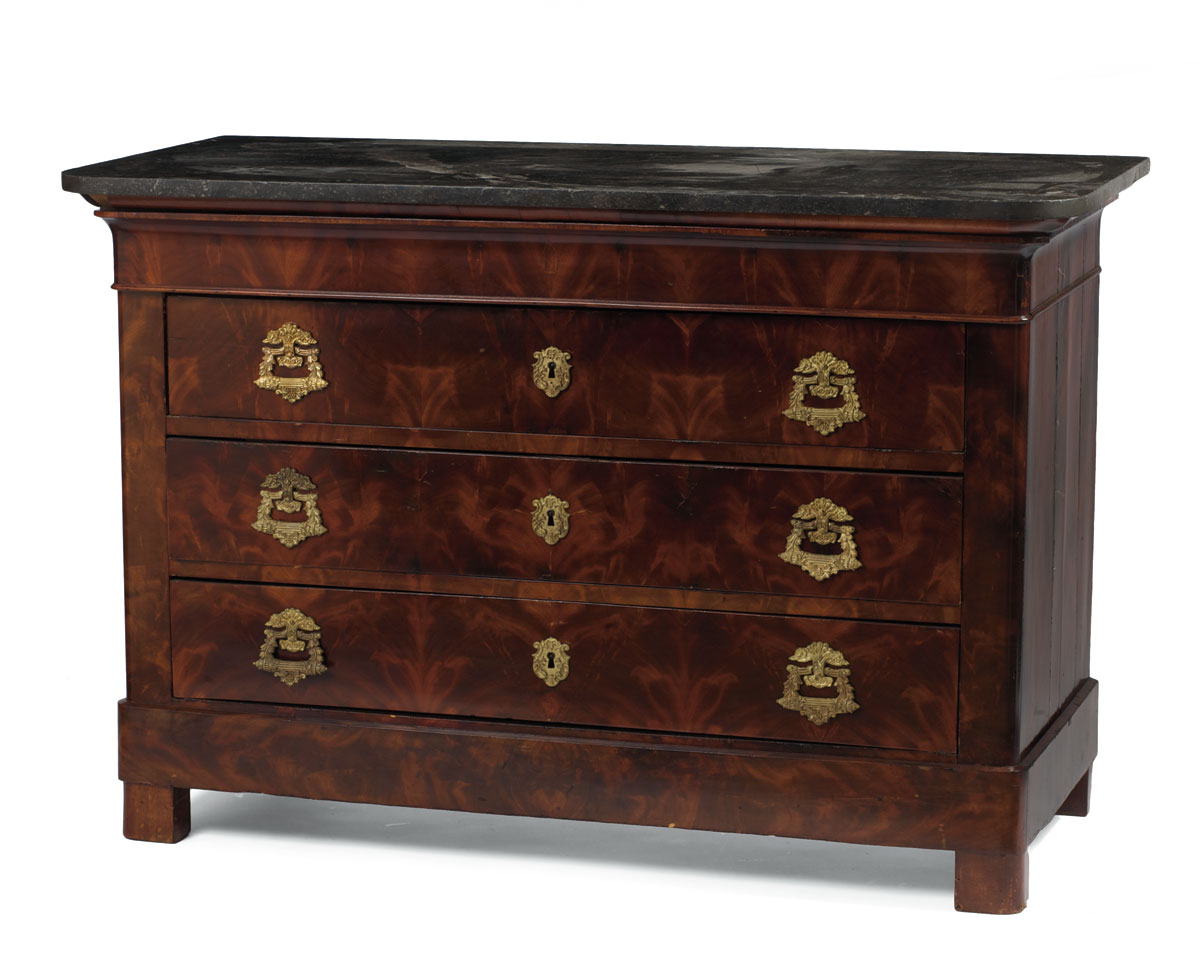 Marble top mahogany chest of drawers with ormolu mounts. America, 19th Century.
48"w x 21"d x 39"h